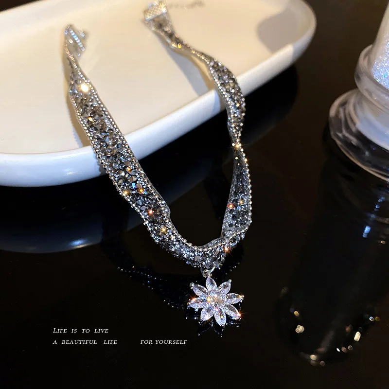 Fashion Crystal Ice Flower Pendant Necklace Glitter Adjustable Metal Chain Women Chic Punk Choker Clavicle Chain Neck Jewelry