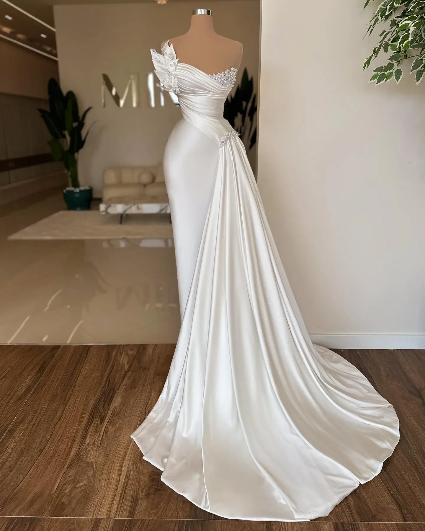 Sparkling Mermaid Pearl Luxury Mermaid Wedding dress Sexy backless pleated hip wrap with floor length bridal party dress