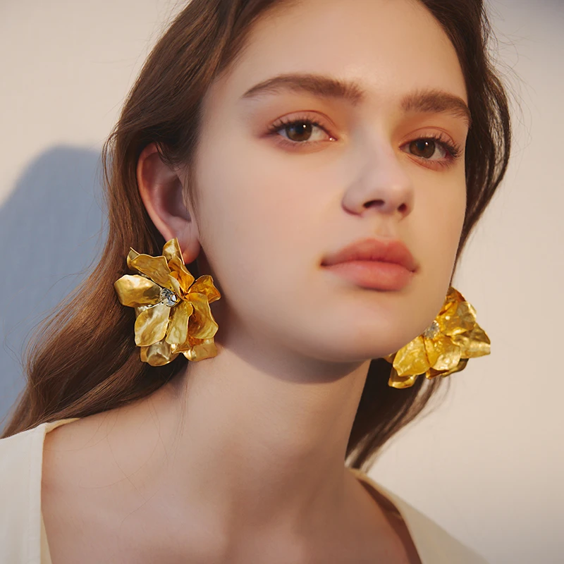 

French Oversized Three-dimensional Large Flower Earrings Women's New Chinese Metal Exaggerated High-end Stud Earrings