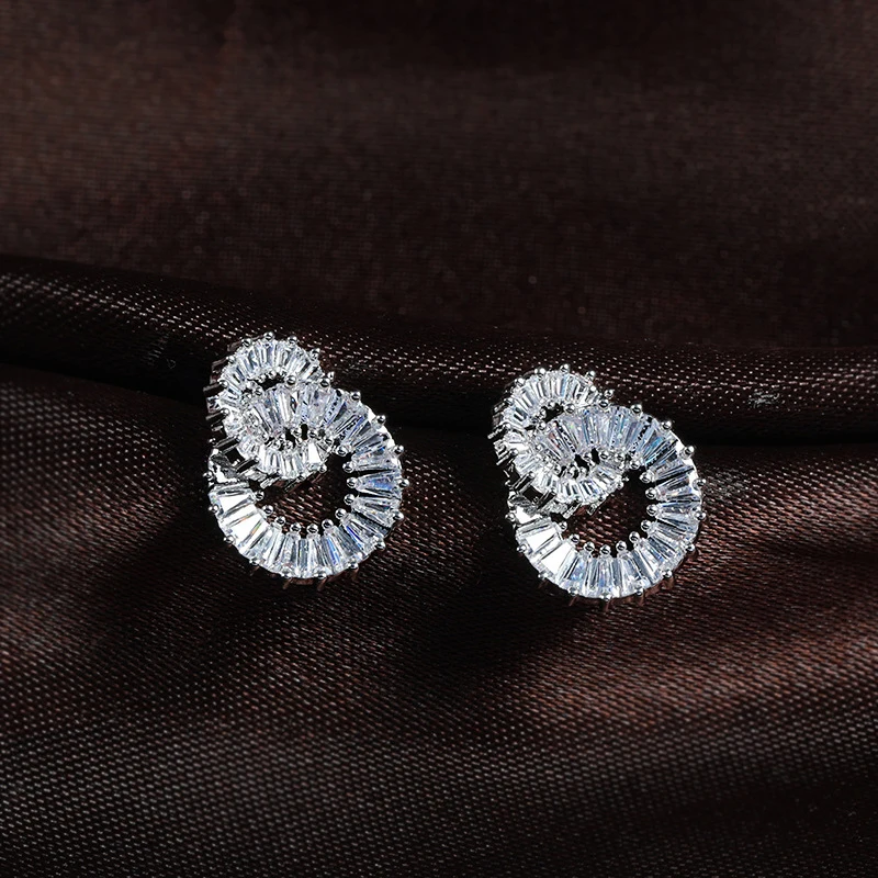 Trendy AAA Baguette Cubic Zirconia Clip on Earrings for Women Fashion Circle Without Piercing Earrings Bridal Wedding Accessorie