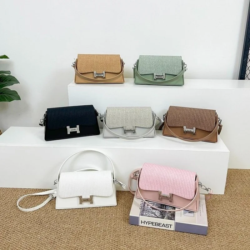 

Chic Vintage Inspired Shoulder Bag For Ladies Made From Genuine Leather With Classic Hardware And Timeless Appeal