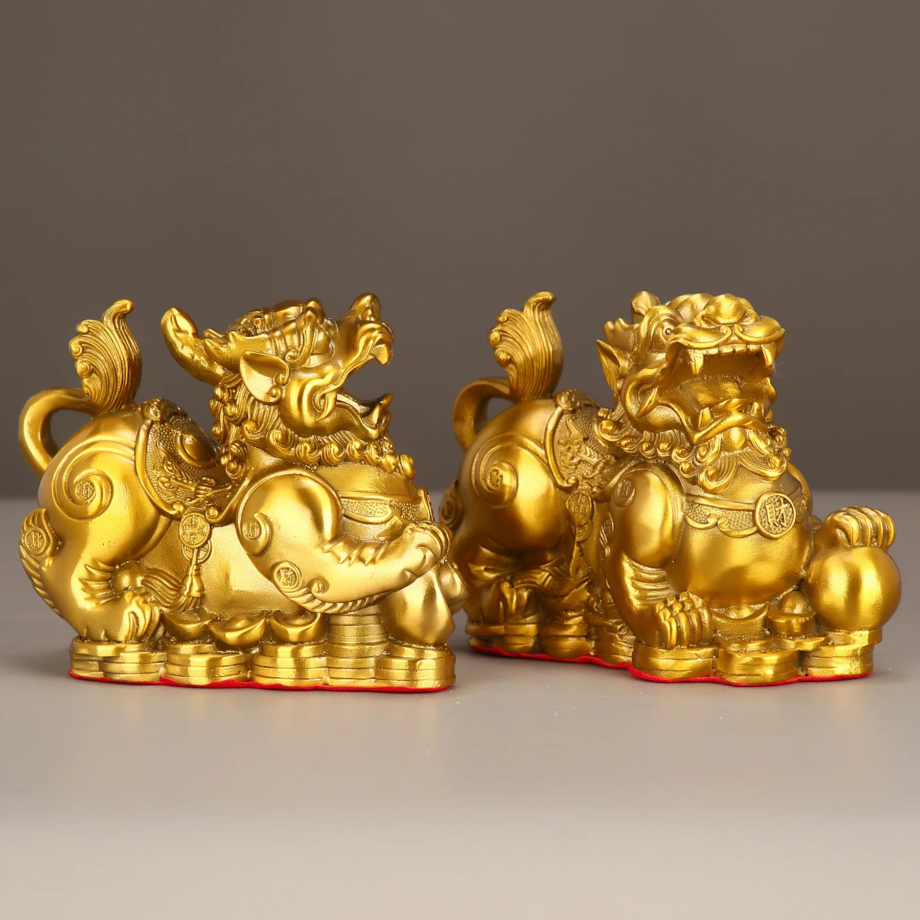 

Brass wealth gathering Pixiu ornaments attract wealth and prosperity from all directions