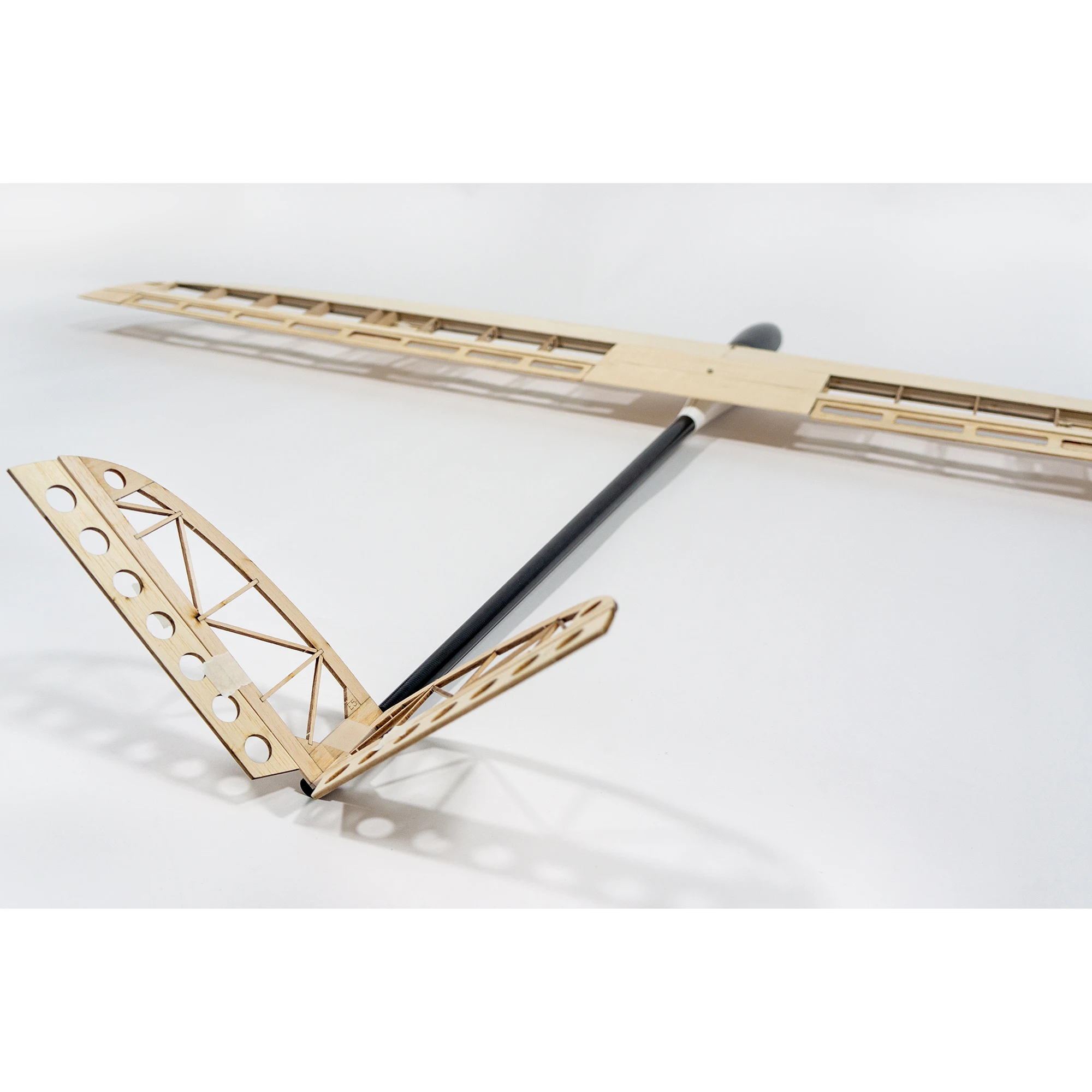 DW Hobby 1500m Glider Falcon B – Model Kit Expert recenzja i cena