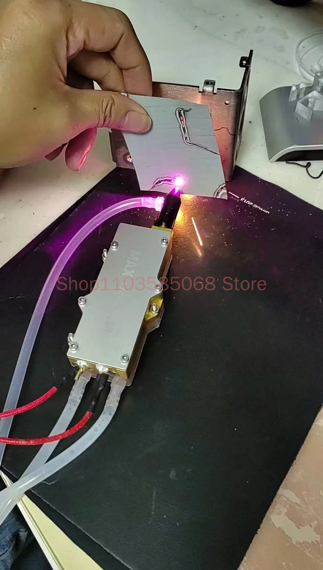 

Second-hand Chuangxin Laser Pump Source Modification130W/260W Direct Emission Laser Cutting Machine and Engraving Machine