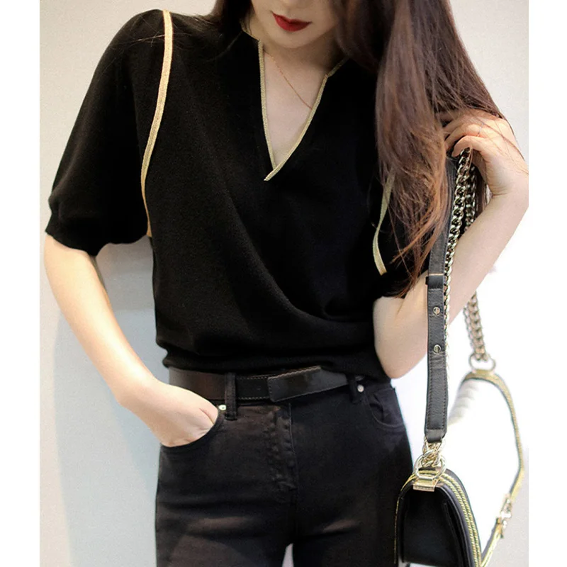 

Luxury Brand Women's Knitted ort Sve V-Ne Base T-irt Gold Tead Embellied Loose Fit Korean Sle Commute Faion