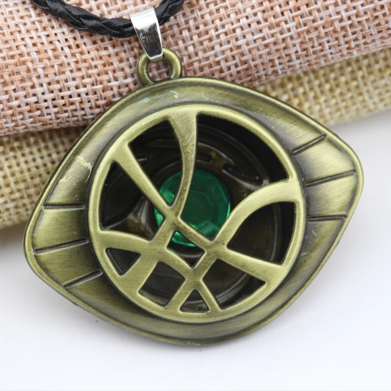 Hot Sale Vintage Necklace Cosplay Eye of Agamotto Pendant Movie Dr.Strange Necklaces Christmas Props Gifts