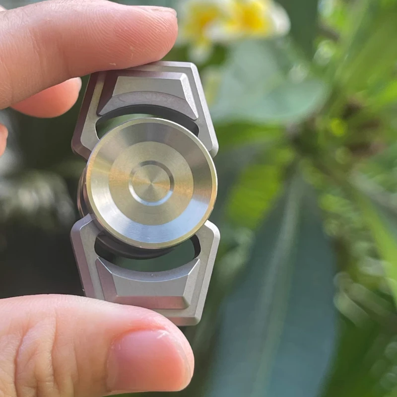 YJEDC Titanium Alloy Dual-Blade High-Speed ​​Competitive Mechanical Metal Fingertip Gyroscope Desktop Stress Relief Toy