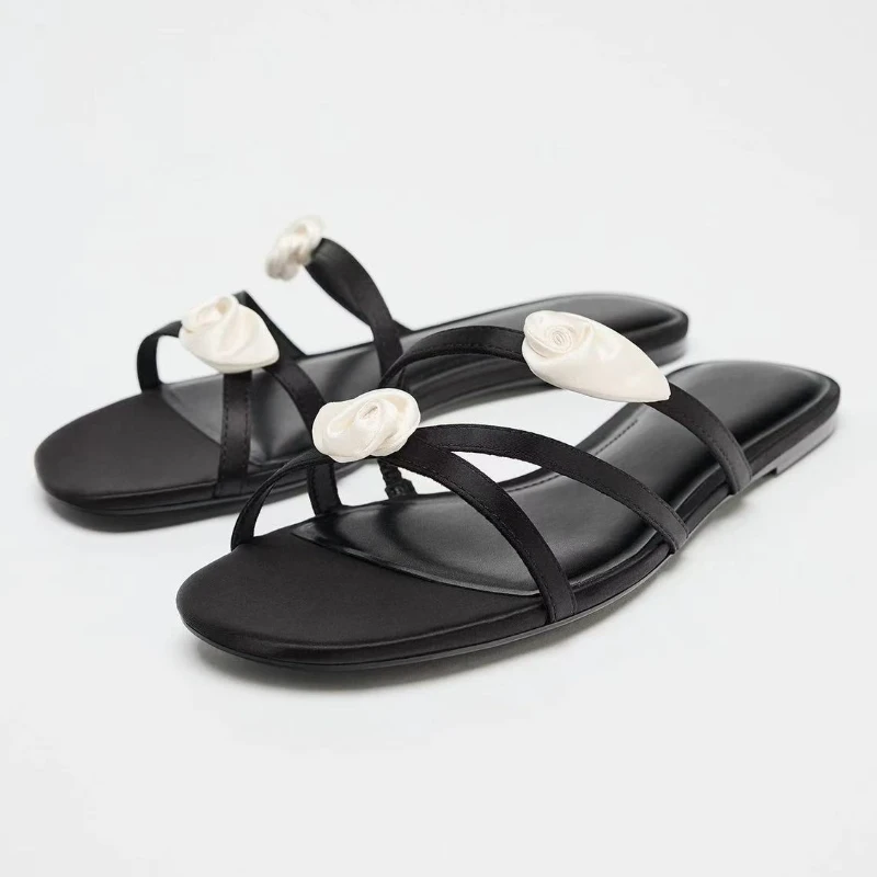 

Fashion Black Narrow Band Brand Flat Slippers Women Sweet Flower Decoration Designer Shoes Comfortable Non-Slip Beach Sandals