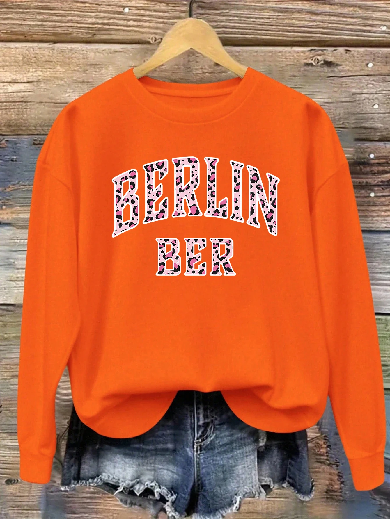 Pink Leopard Print Berlin Printing Sweatshirt Woman Fashion O-Neck Clothes Fleece Autumn Pullover Casual Loose Womens Sportswear