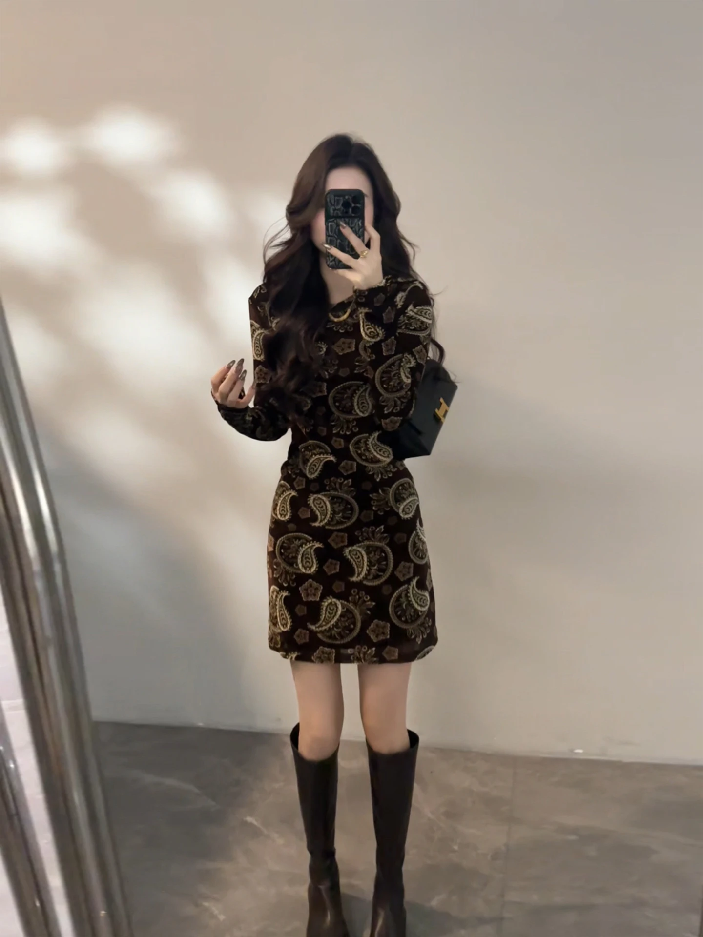 

Модное платье с цветочным принтом, женское, приталенное, с короткой юбкой, длинными рукавами, круглым вырезом, повседневное, из полиэстера.