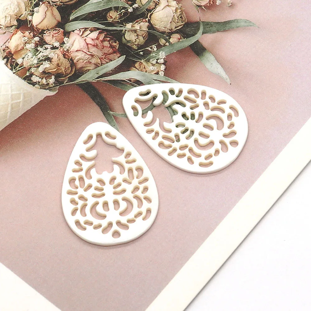 

Exquisite Fashionable Natural White Shell Polished Teardrop-shaped Hollow Pattern Pendant DIY Necklace Earring Jewelry Accessory