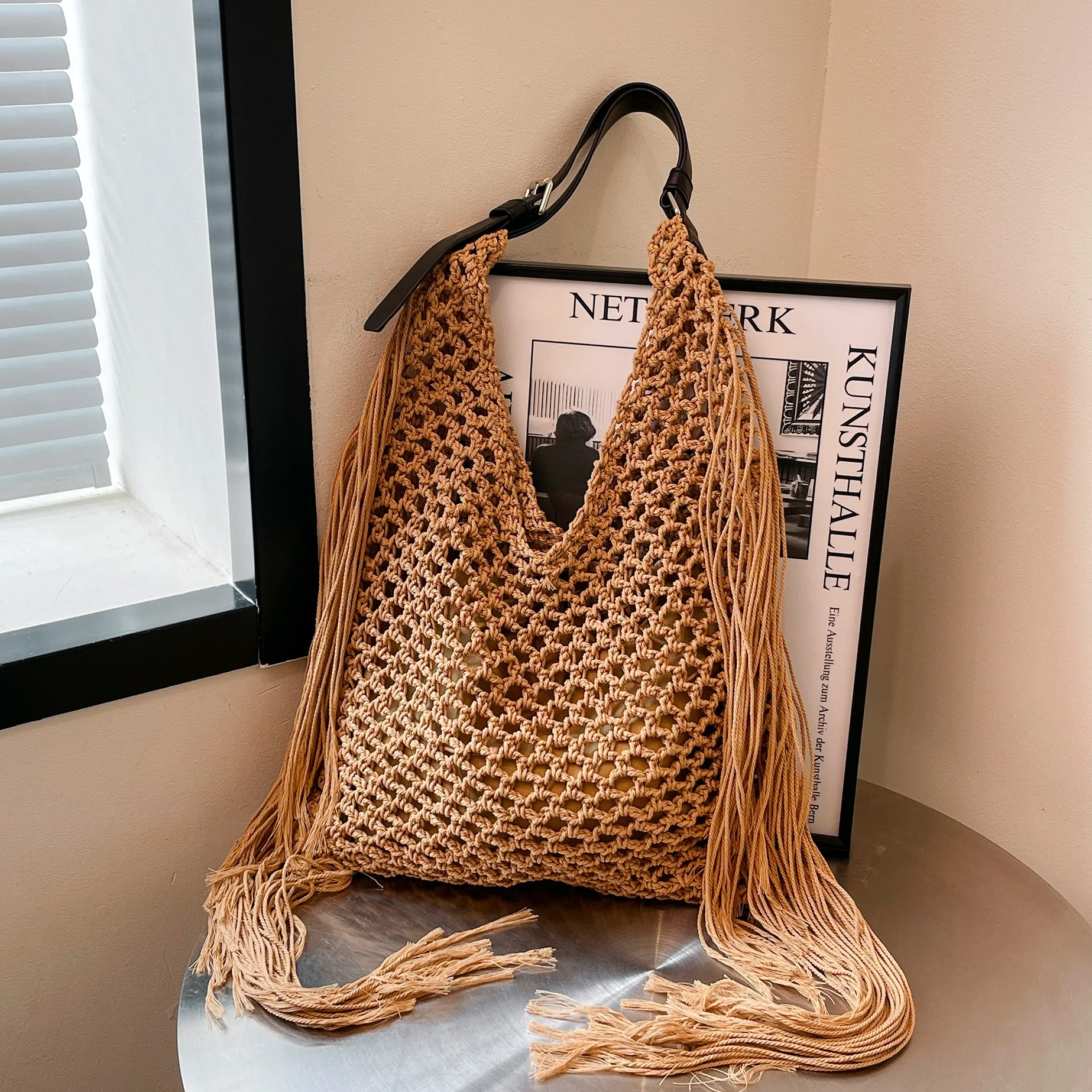 

Vintage Fringe Handbag for Women Hollow-out Hand-woven Tote Beach Bag New Arrival Commuter Ladies' Single-shoulderTote Bag