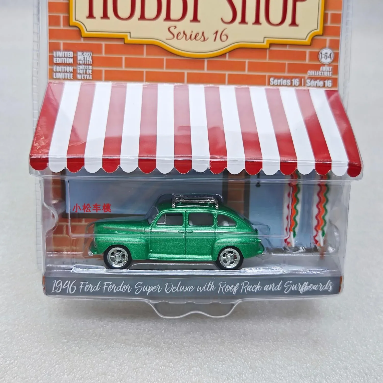 Green Light 1:64 Hobby Store Series 16-1946 Ford Fordor Roof Luggage Rack And Surfboard Car Model Collection Toys Gifts Alloy Ca
