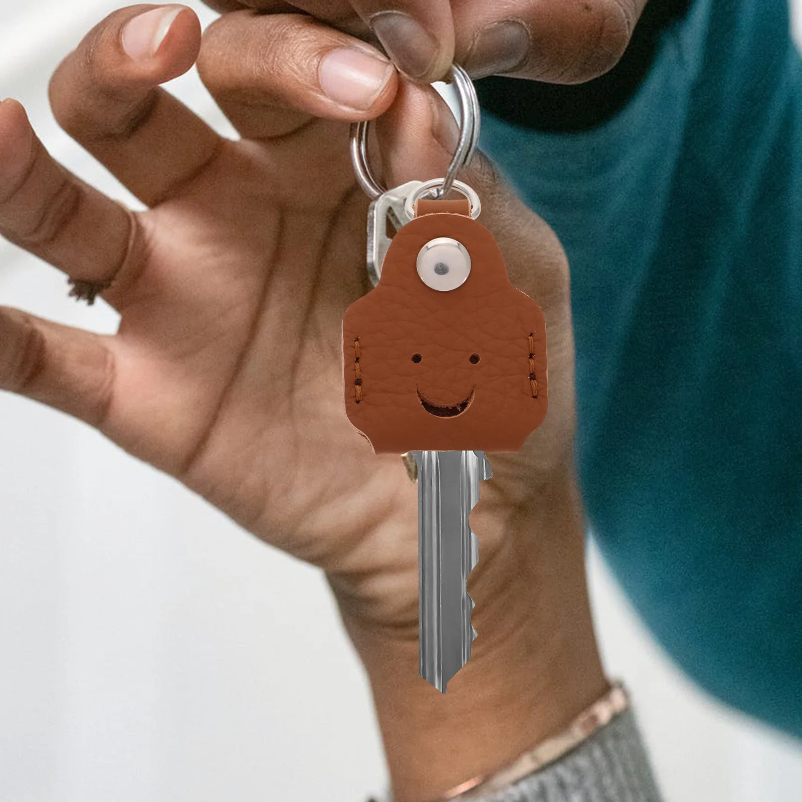 

OATIPHO Pu Key Cover Holder for Car House Keys Stylish Protector Case Light Brown