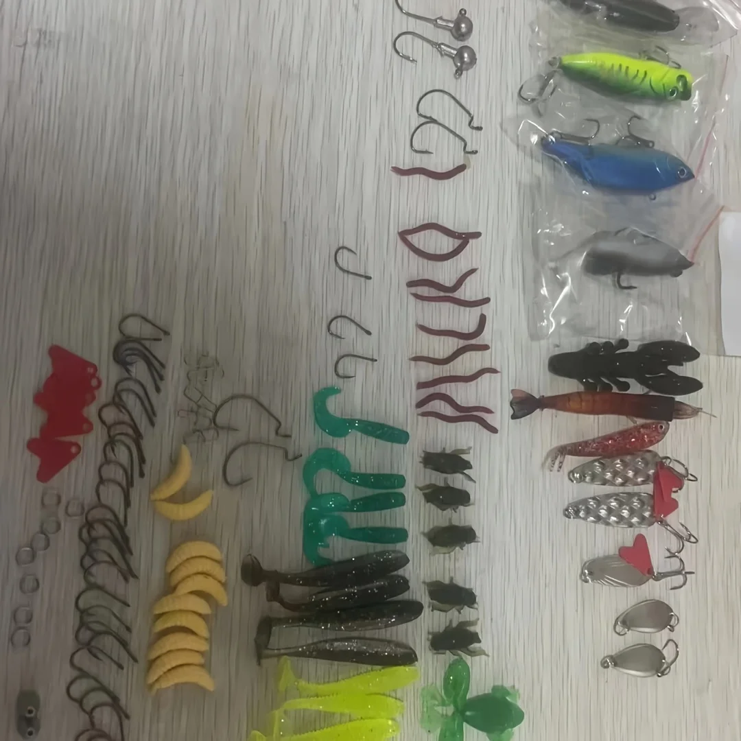 133Pcs Premium Fishing Lures Tackle Box Kit Fishing Gear And Equipment Fishing Tackle BoxSpinner Bait Wobblers Lead Jigs Sinkers Fishing Hooks Fishing Accessories Freshwater StorageBox Bass Trout Beginner Kit Fishing Tackle Set