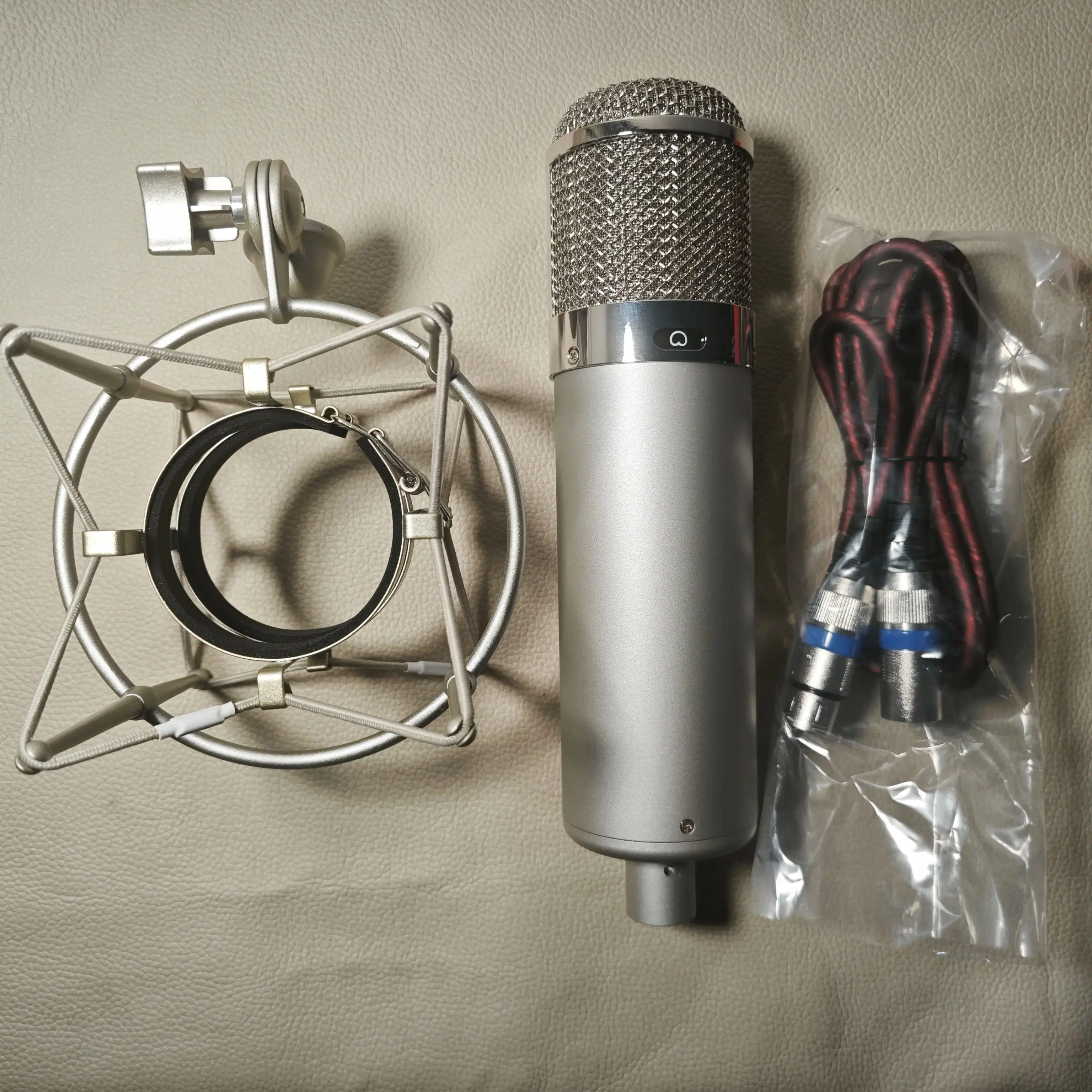 

Professional DIY-U47 Condenser microphone, suitable for professional recording studios, singing and live streaming