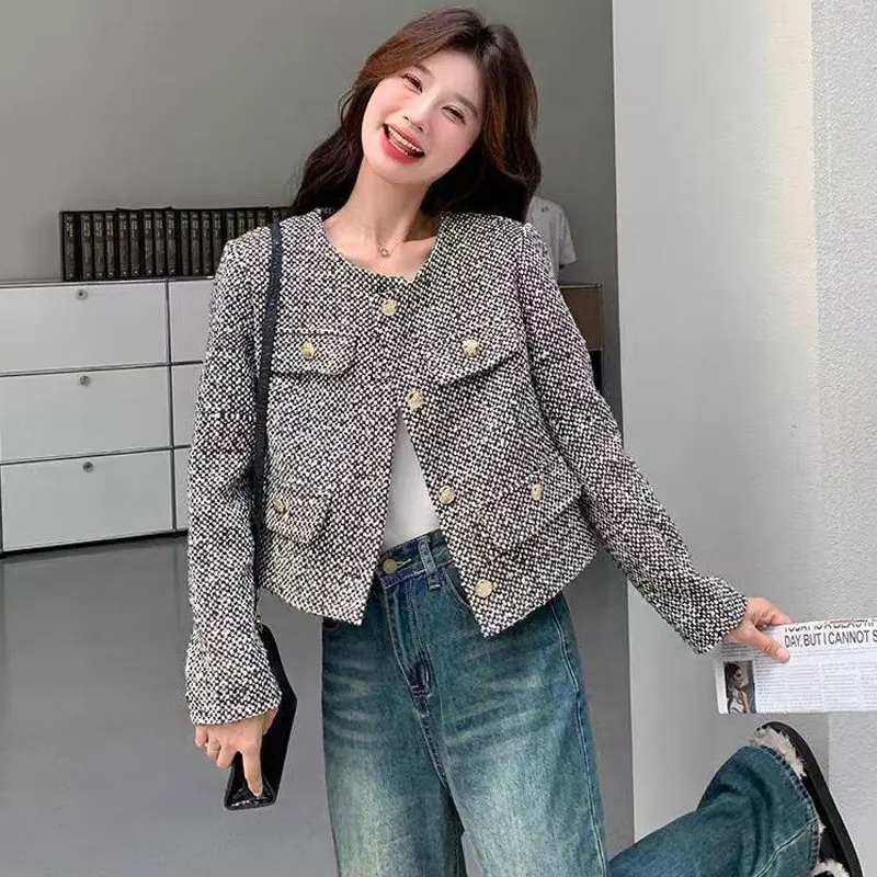 

Grey coarse woolen coat 2025 new spring and autumn pure color small fragrant style temperament top