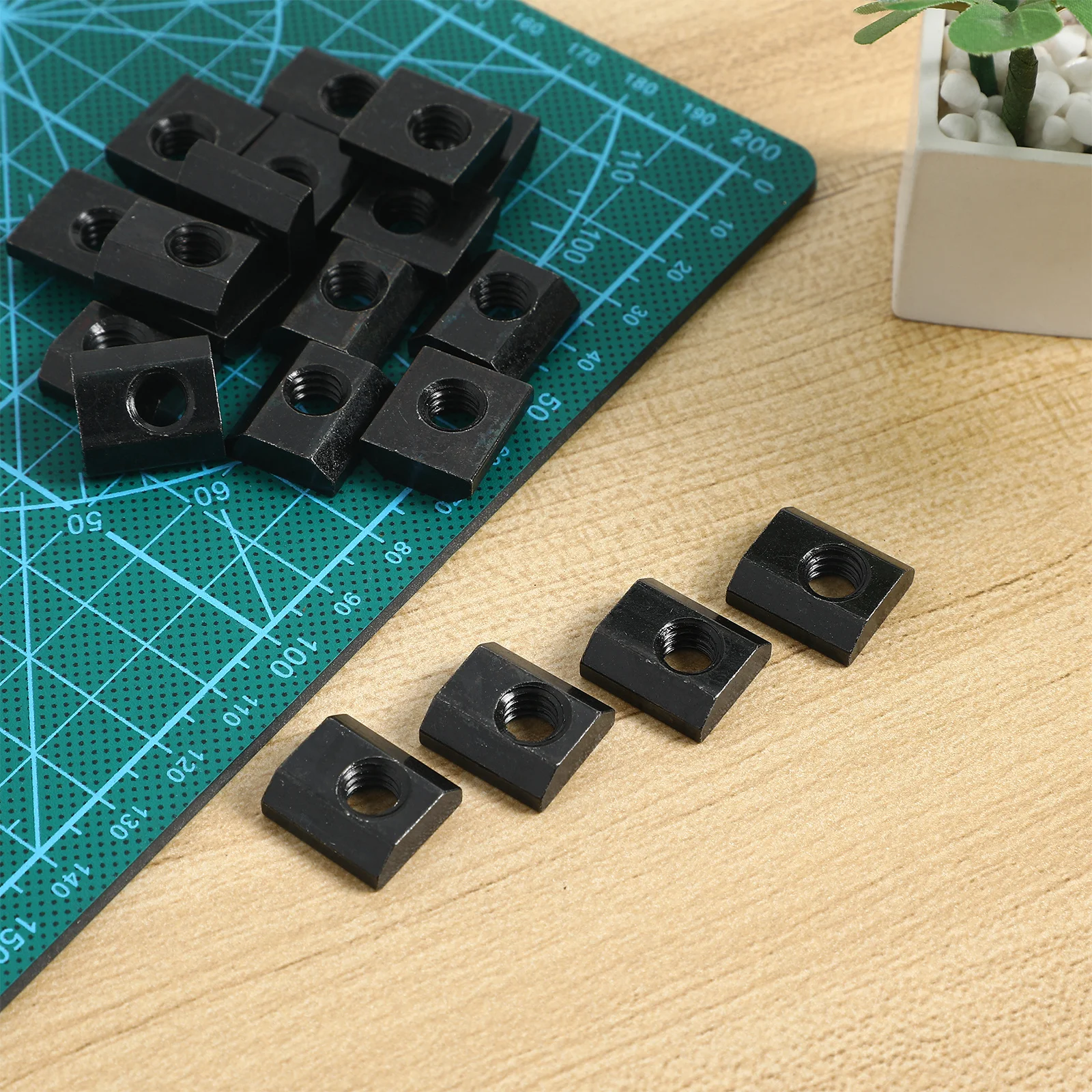 

20Pcs T Slot Nuts Sliding T Nut Carbon Steel 516-18 Threaded Fastener Nut Set for Extrusions T- Nuts T-Nut Metal T-Nut