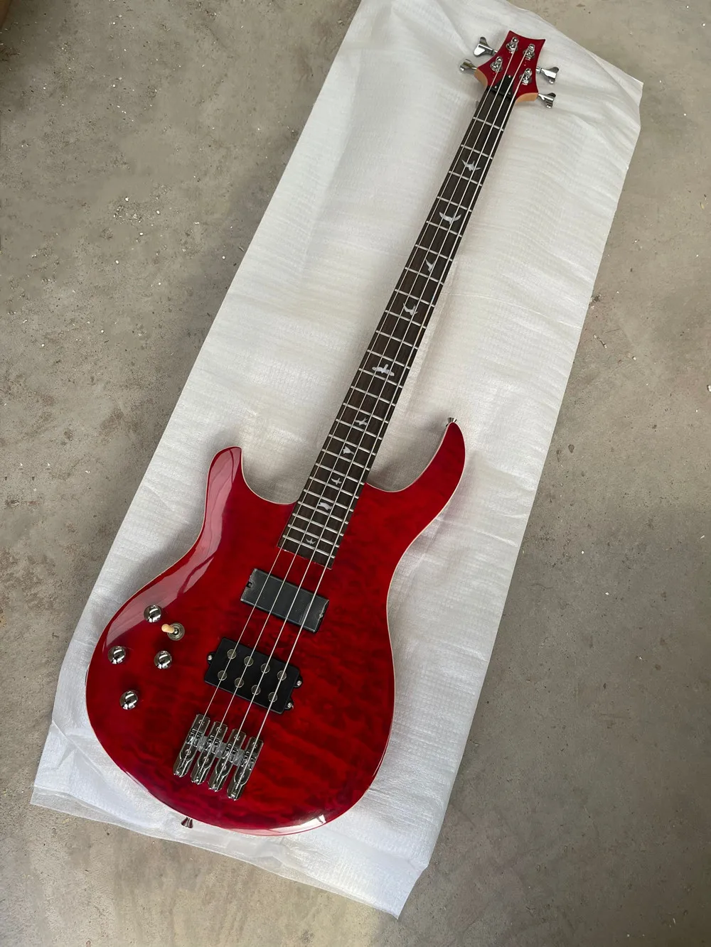 Left Handed 4 Strings Electric Bass Guitar with Maple Quilted Top, Chrome Hardware, Provide Customization