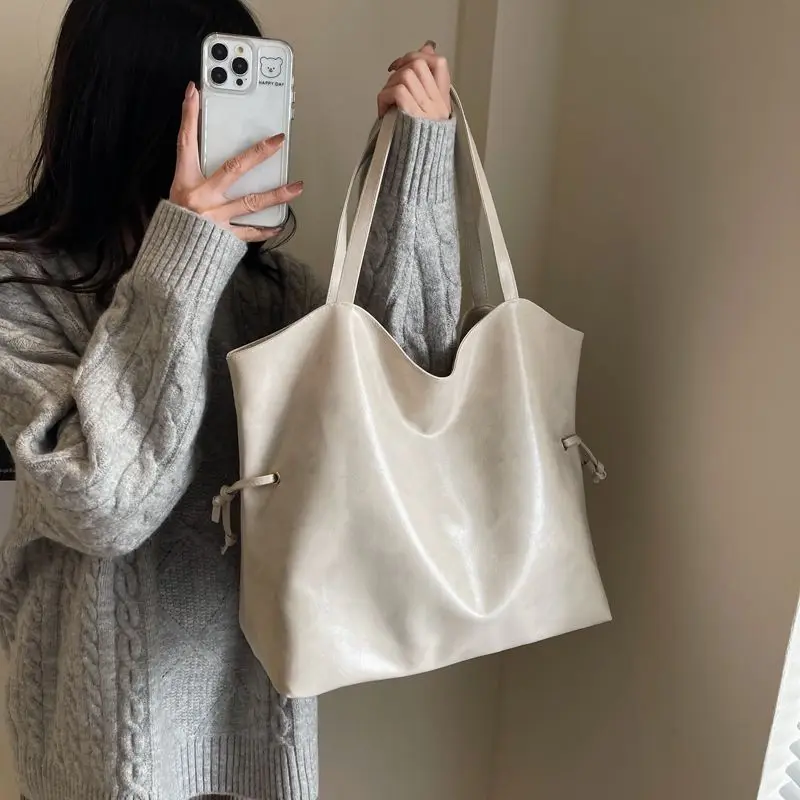 High Beauty Bag for Women 2023 New Fashion Texture Tote Simple Casual Large Capacity One Shoulder Commuter Bag