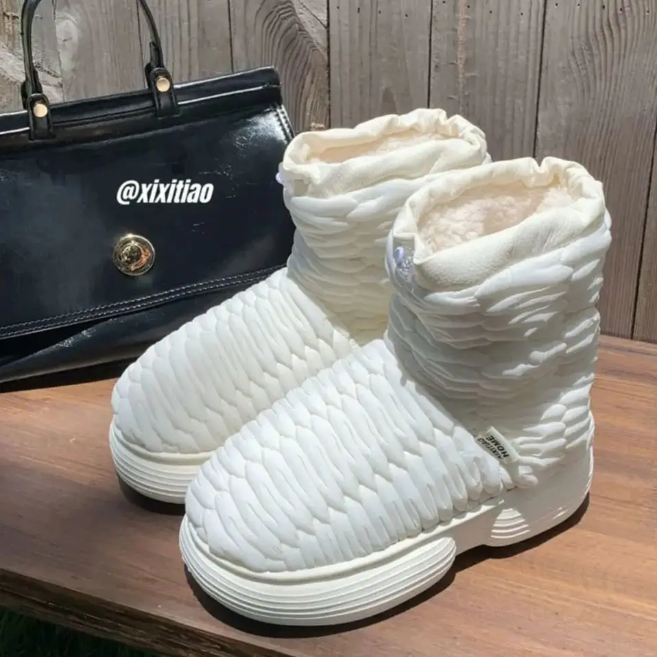 

Fashionable Women's Winter Snow Boots with Fleece Lining, Thickened Soles, and Warm Bread-Style Cotton Insulation