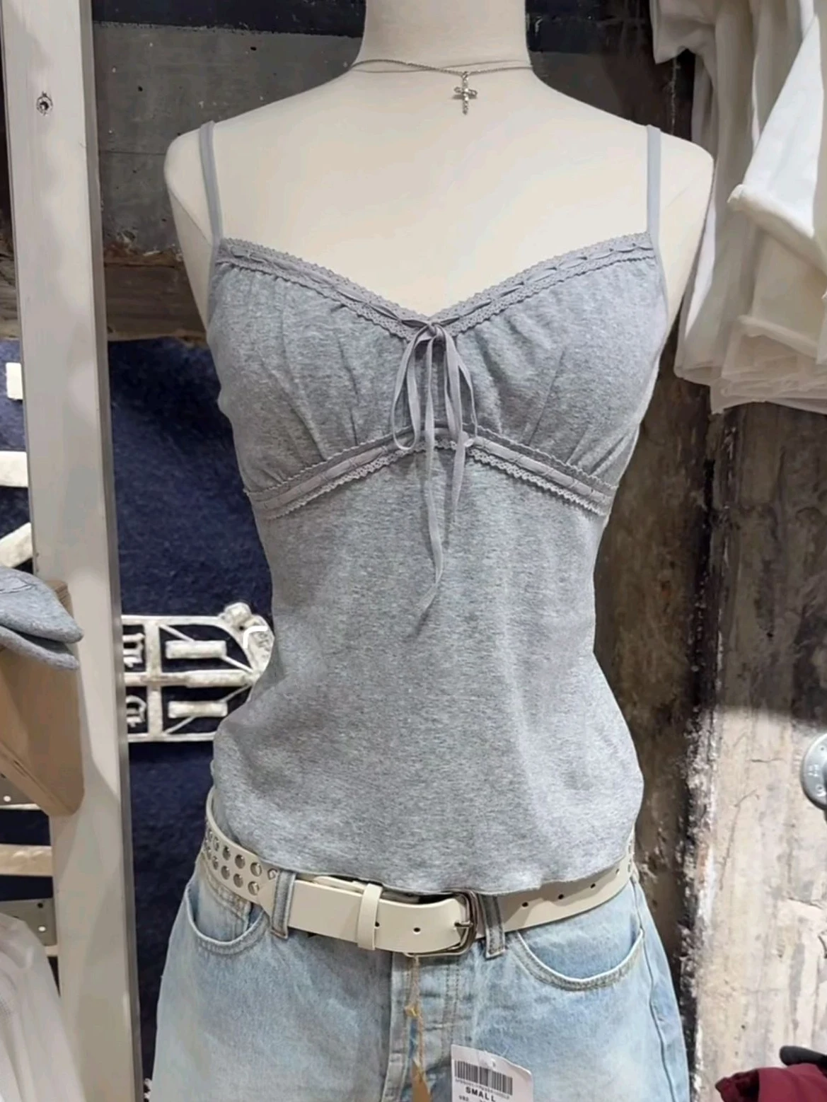 Spitzenbesetztes, schmales Crop-Top für Damen, Sommerliches Spitzen-V-Ausschnitt-Top mit Falten, Baumwoll-Camisole, lässiges, süßes, preppy-Style-Tanktop für Frauen
