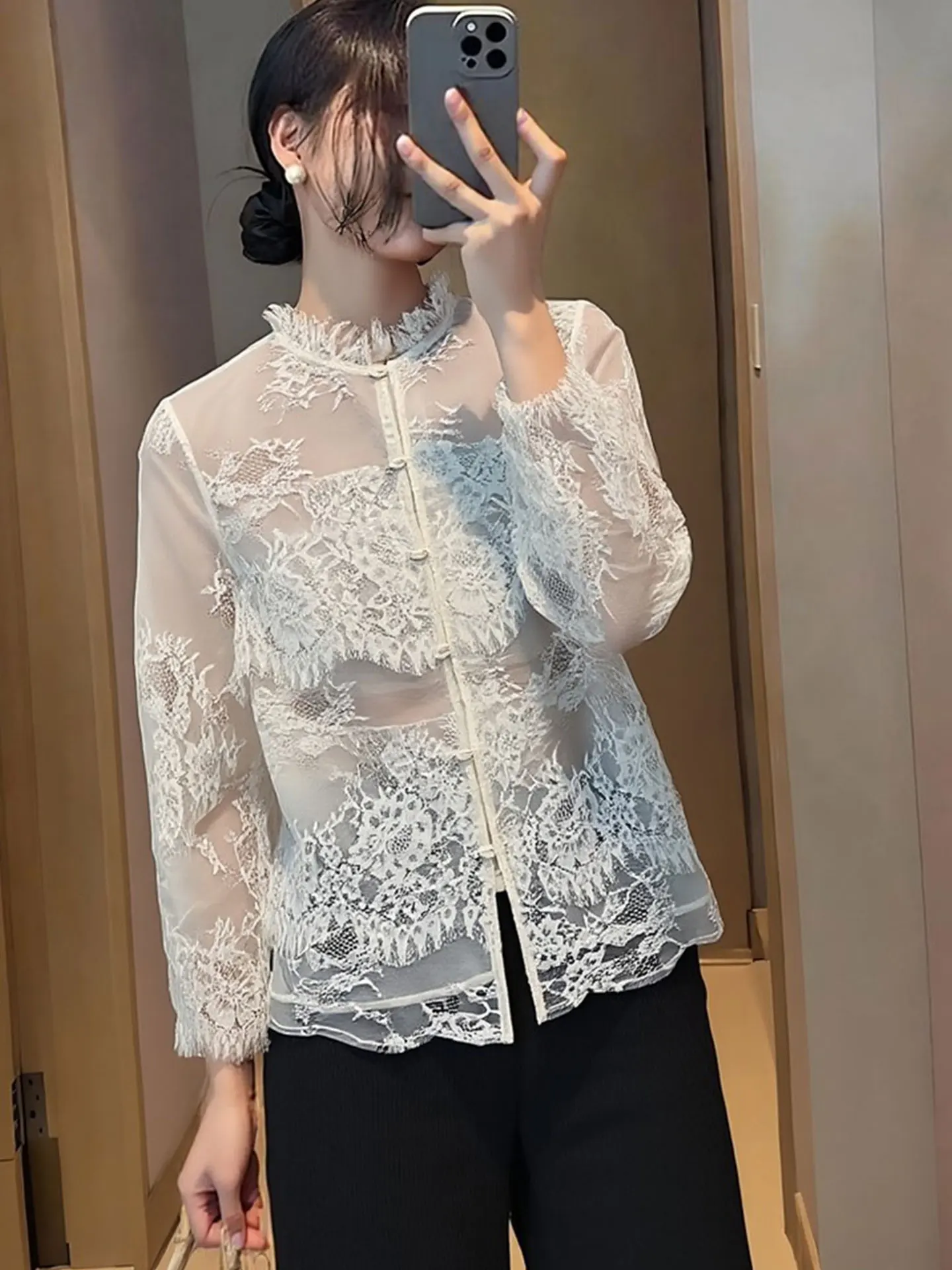 

Женская блузка с длинным рукавом и одной пуговицей, кружевная, европейский люксовый бренд, весна 2026, для офиса, корейская версия, стандартный крой