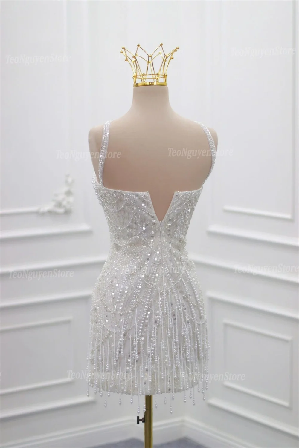 فستان زفاف كيوتو مخصص لامع مطرز بالخرز غمد صغير رقبة رسن بدون أكمام فستان سهرة أبيض فاخر 2025