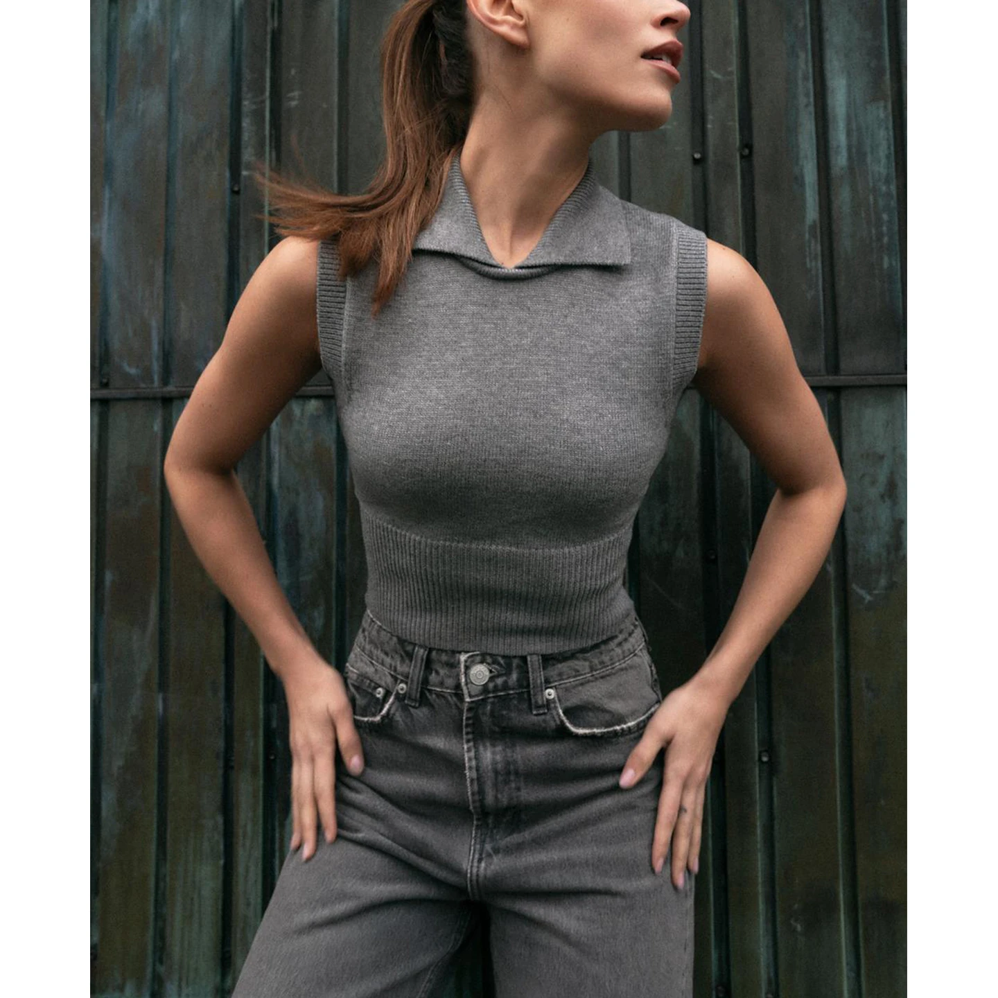 Zimowa damska swobodna prążkowana dzianinowa kamizelka z poliestru, krój A, cienkie ramiączka, jednolity kolor.