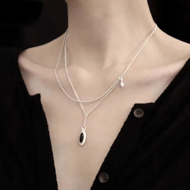 

INS Star Same Double Layer Inlaid Black Agate White Shell Collar Chain Small Fashion Commuter Must Wear Necklace