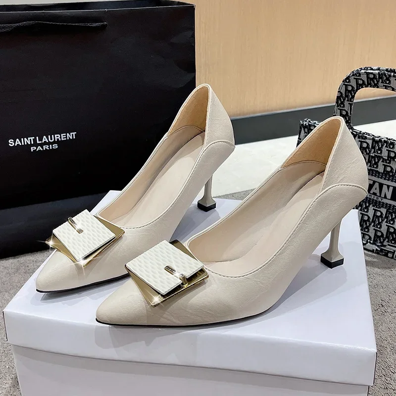 エレガントなポインテッドトゥスティレットヒール - メタルバックルアンクルストラップ付きレザーパンプス、結婚式、パーティー、オフィス、デイリーウェアに最適、ベージュ