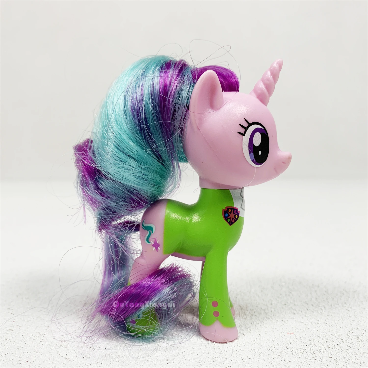 P8-147 Actionfiguren 8 cm kleines süßes Pferd Modellpuppe purpurrote Rüstung Starlight Glimmer Spielzeug für Kinder