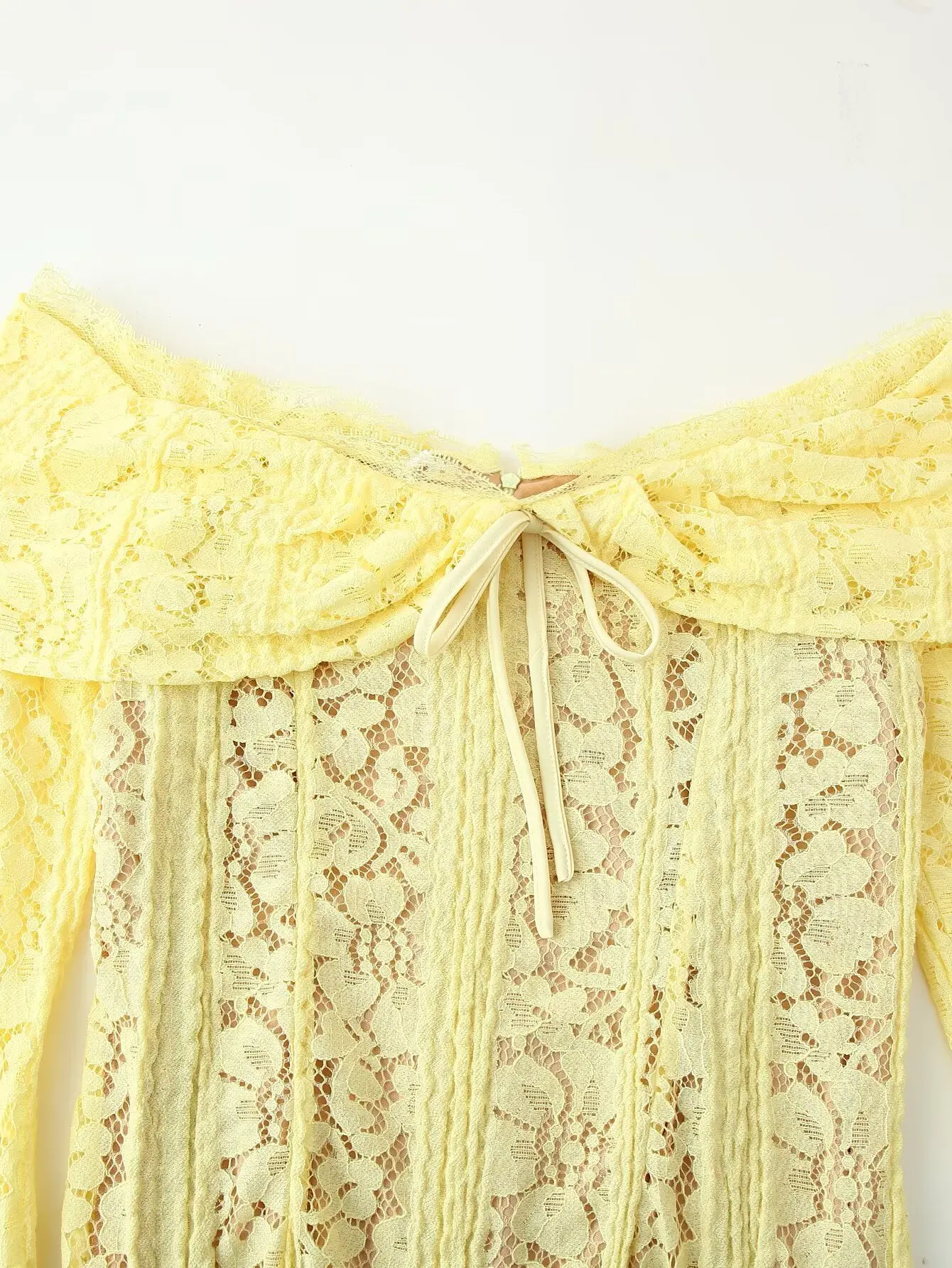 فستان KONDALA خريفي رومانسي مكشوف الأكتاف للنساء فستان أصفر بأكمام واسعة من الدانتيل موضة جديدة لصيف 2025 فستان للعطلات