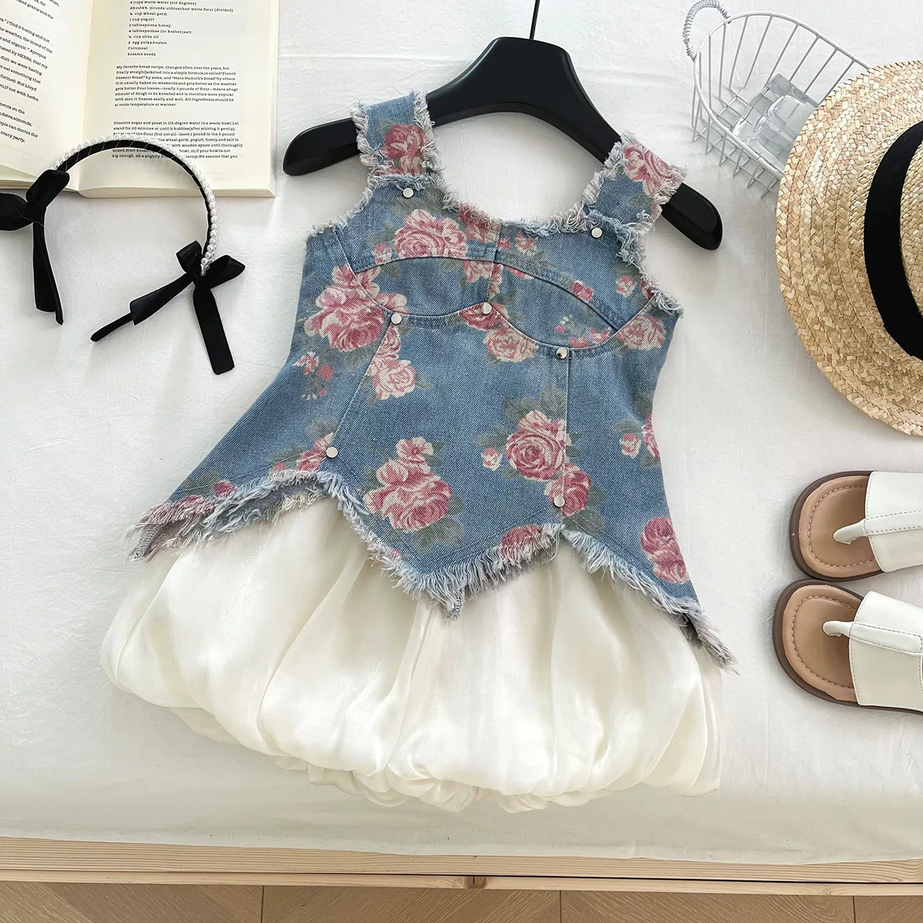 2025 Girls' Summer Fashion Children's Clothing Cute Printed Cowboy Tank Top with Flower Bud Shorts Two Piece Set