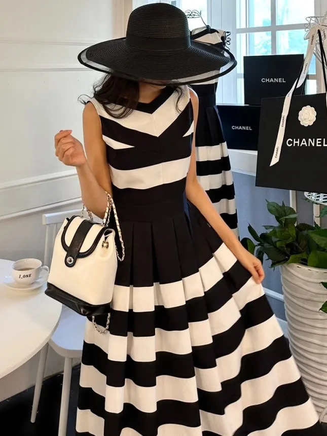 

Chic Summer Hepburn Style Color Block Stripe V Neck Sleeveless Slimming a Line Vest Dress Women's Fashion Korean Version City...