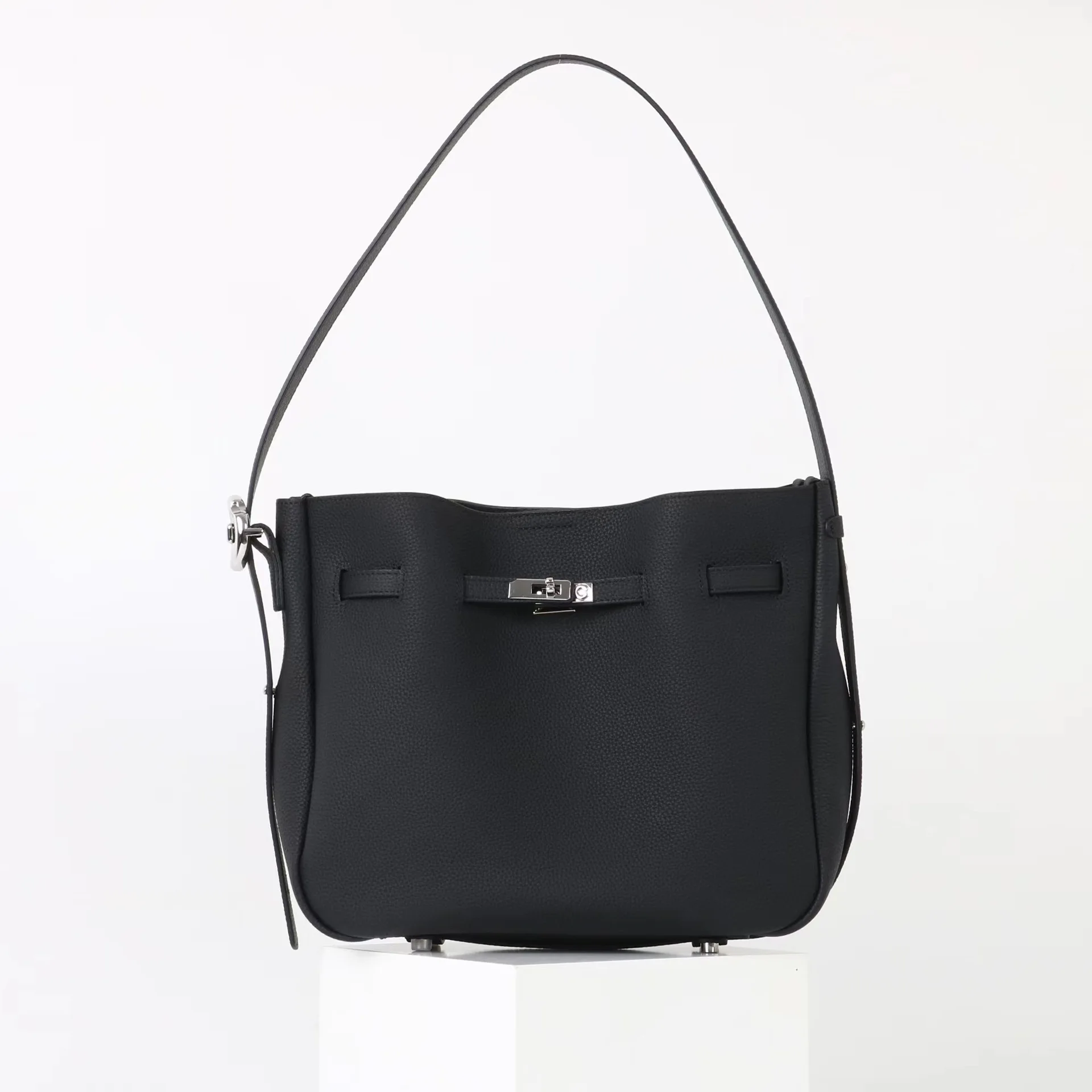 

Новинка 2025 года, высококачественная портативная сумка-ведро из воловьей кожи первого слоя на одно плечо, большая вместительная ниша, универсальный зарубежный стиль