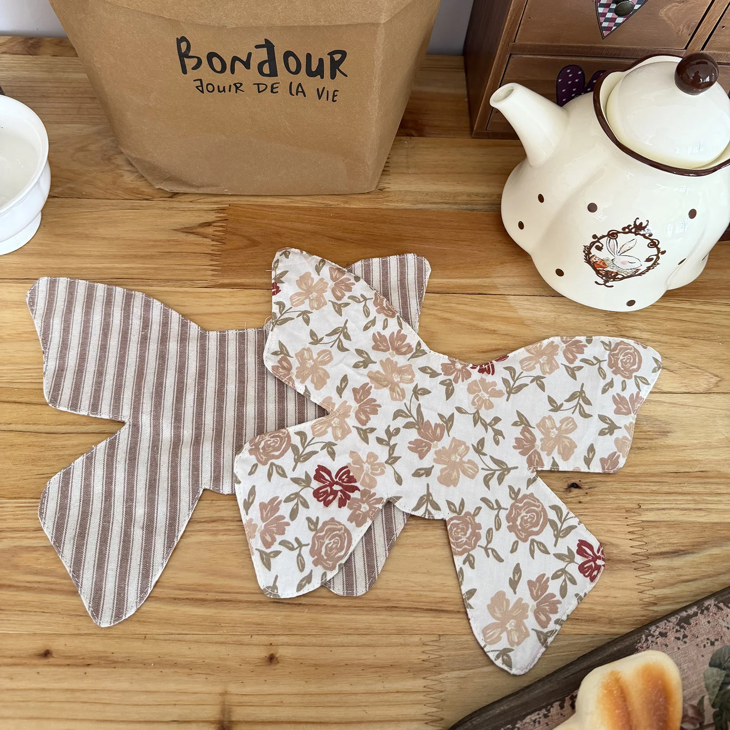 Butterfly Shape Coaster Reversible Floral Stripe Table Placemat Decorative Table Mat for Kitchen Dining Table Party Home Decor