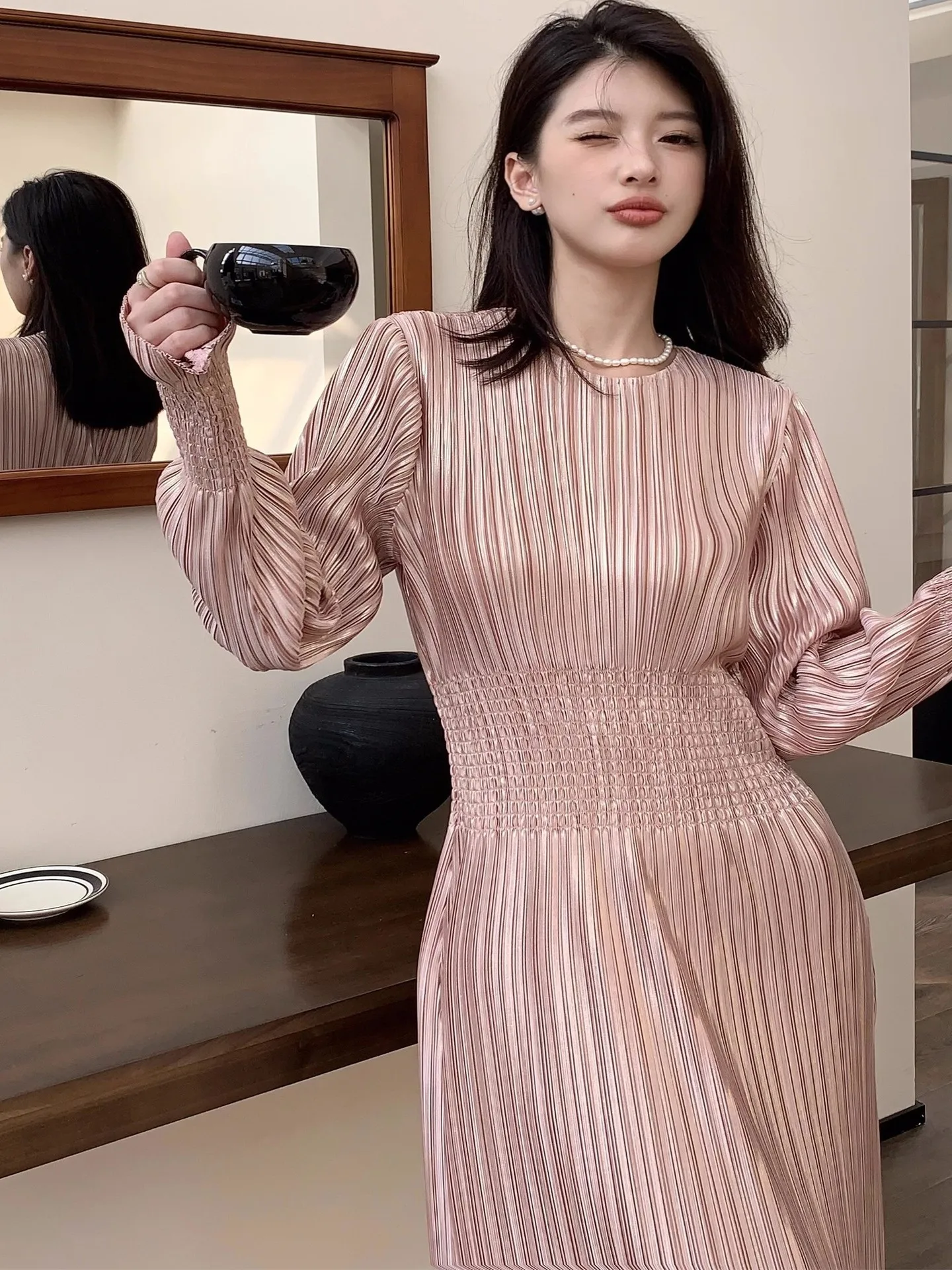 Miyake Pleated 2025 Autumn and Winter New French Dress with Gold Hot Touch, Gentle Wind, Embrace and Waist Cinching, Long Skirt