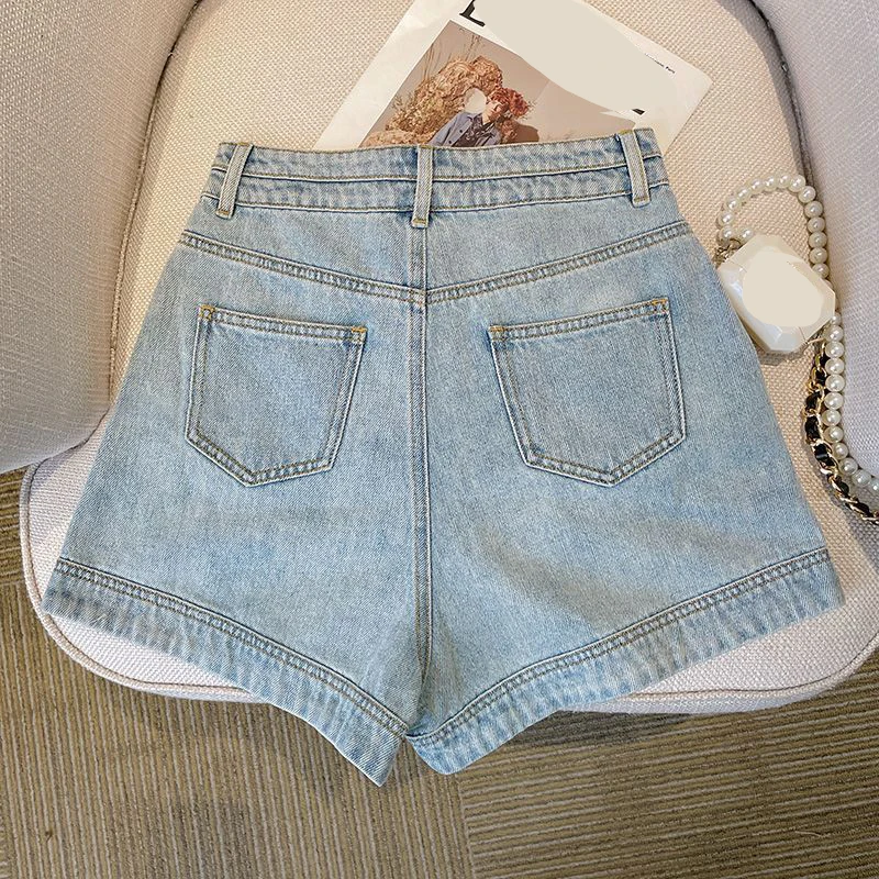 Beaded denim shorts female 2024 summer new sweet niche fashion design high waist slim wide-leg pants. jeans