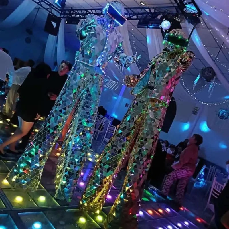 

Светодиодные золотые зеркальные ходули, костюмы ходунков, мужской костюм для шоу, GOGO, сценический костюм для парада, сшитый вручную, серебристый светоотражающий костюм