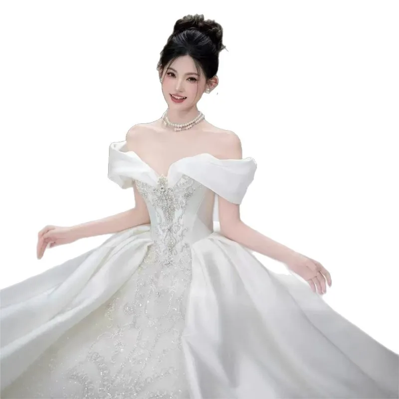 Nuovo lussuoso abito principale monospalla in raso di grandi dimensioni per l'industria pesante con un tocco di alta qualità per le donne