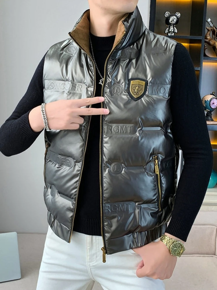 

Мужской пуховый жилет Raidy Boer: модный, с буквенным принтом, воротником-стойкой, без застежек, свободного кроя, однотонный, для зимы и лета