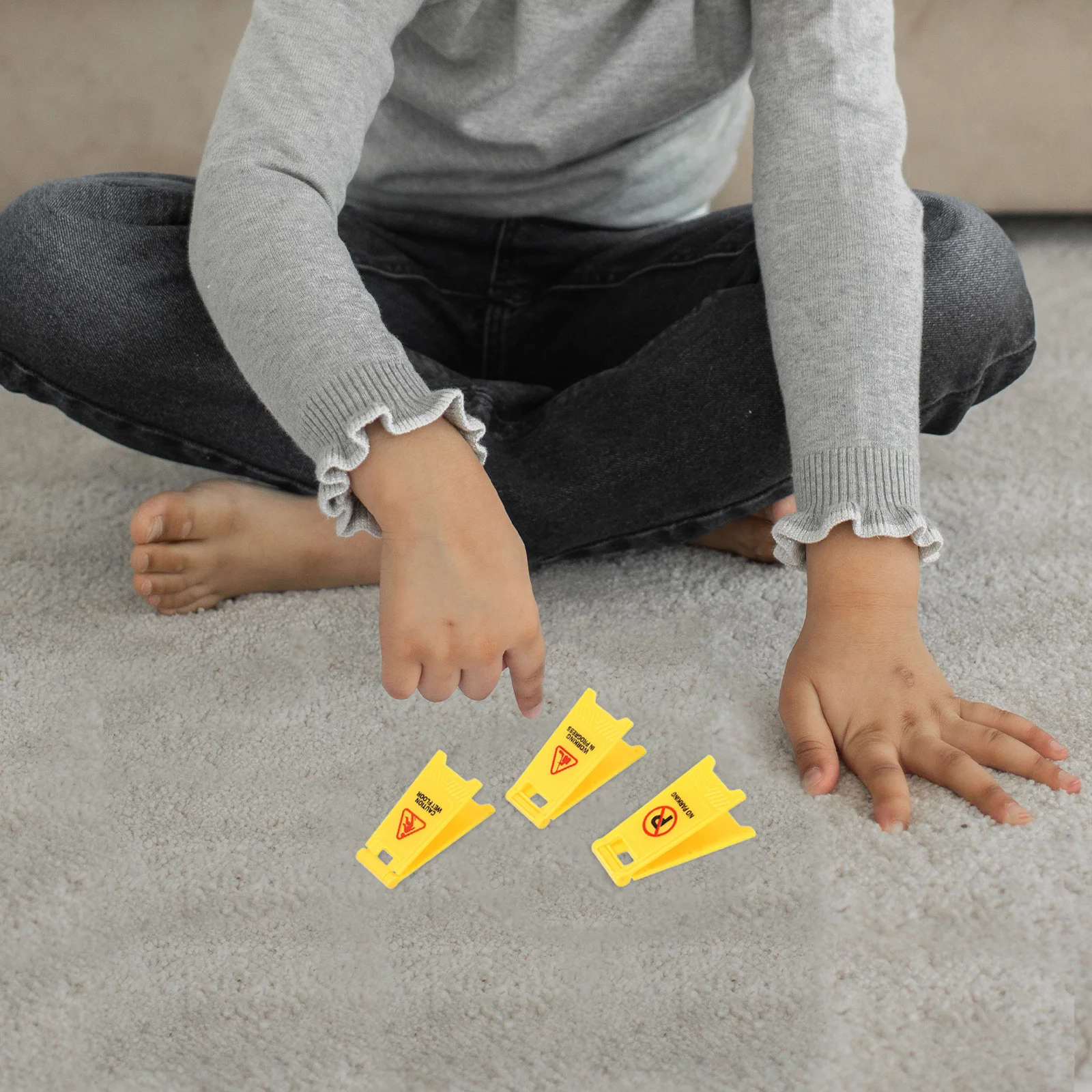 

8Pcs Kids Traffic Signs Playset Soft Rounded Edges Realistic Road Warning Indoor Outdoor Simulation Traffic