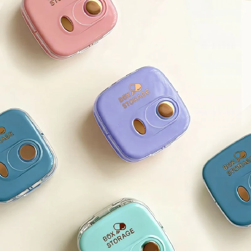 

Мини-органайзер для лекарств на каждый день: три приема в день, семь дней в неделю, простой контейнер для хранения, удобный для переноски и использования в дороге.