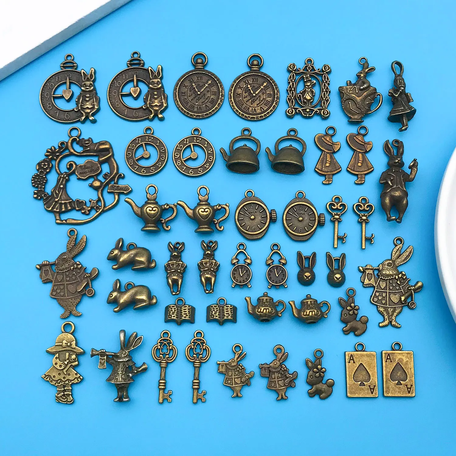 Juego de colgantes variados de Alicia verde antigua, collares DIY, pulseras, pendientes, joyería, accesorios de Acción de Gracias de Halloween, 45 piezas