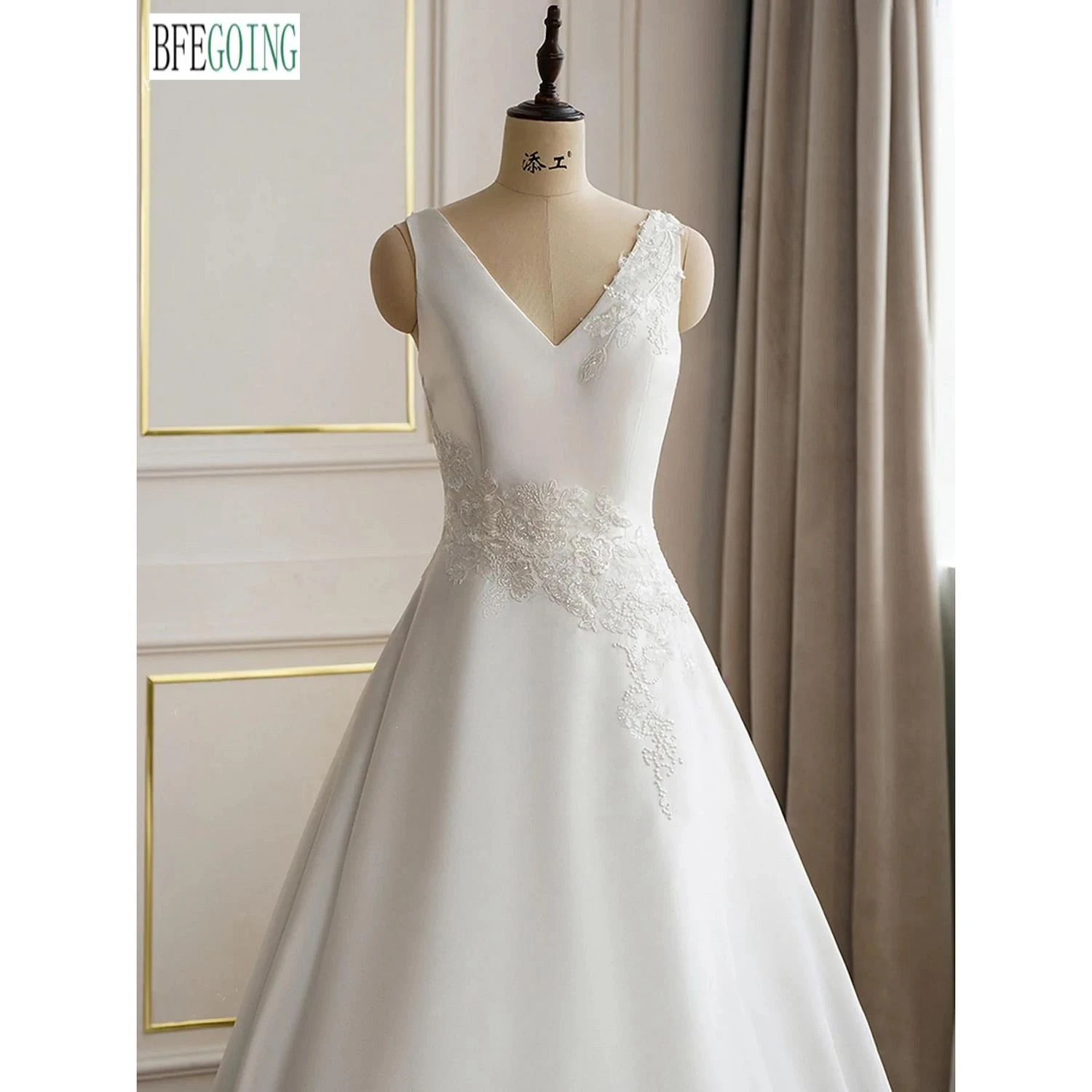 Ivory Lace Appliques Satin A-Line Wedding Dresses Court Train Custom Made Floor-Length Sleeveless Bridal Gowns