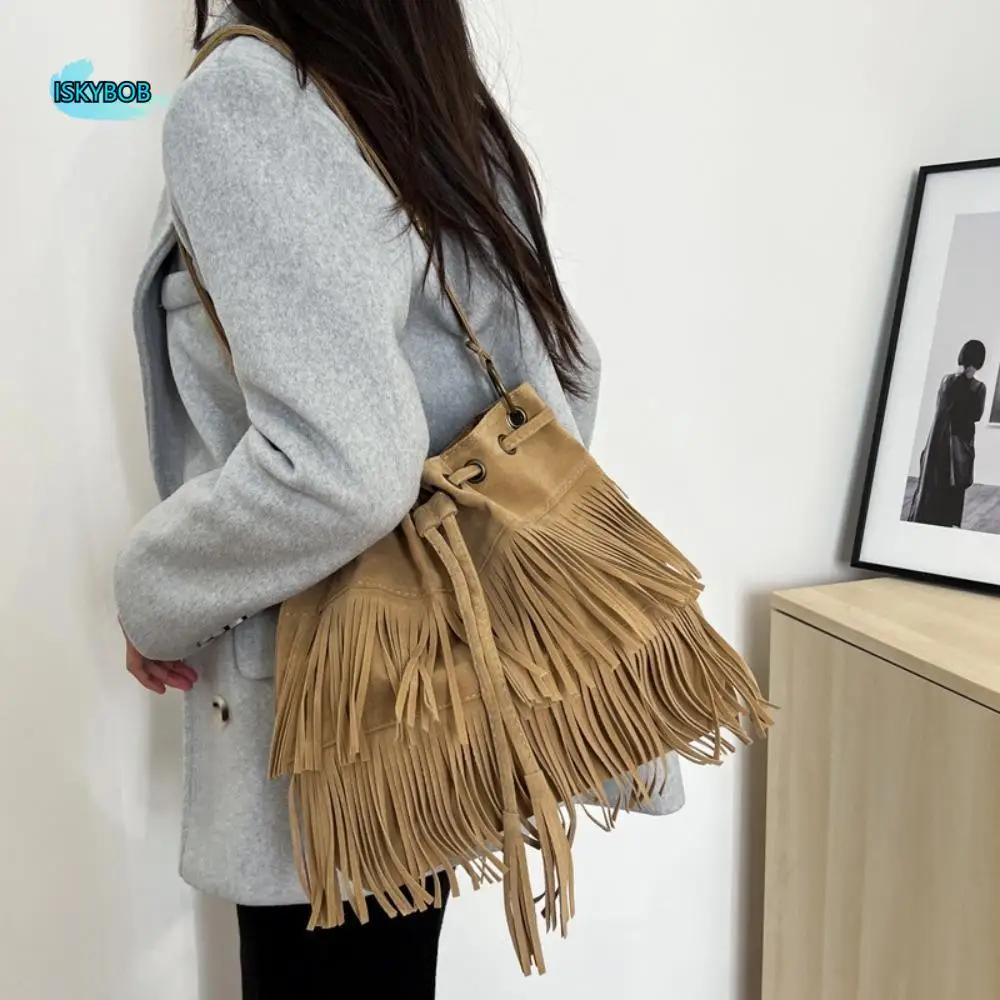 

Korean Style Tassel Shoulder Bag Solid Color Large Capacity Suede Handbag Ethnic Style PU Leather Drawstring Bucket Bag Outdoor