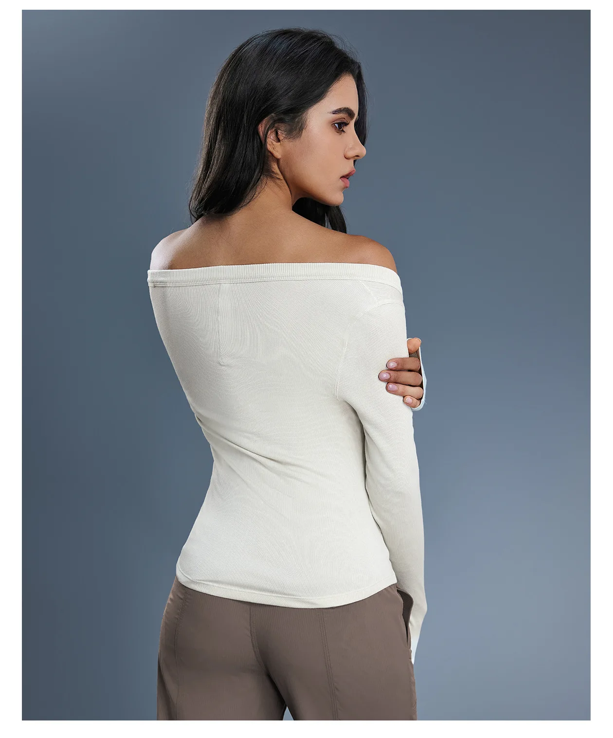 T-shirt con base morbida e delicata sulla pelle autunnale da donna a maniche lunghe T-shirt sexy con spalle scoperte 2025