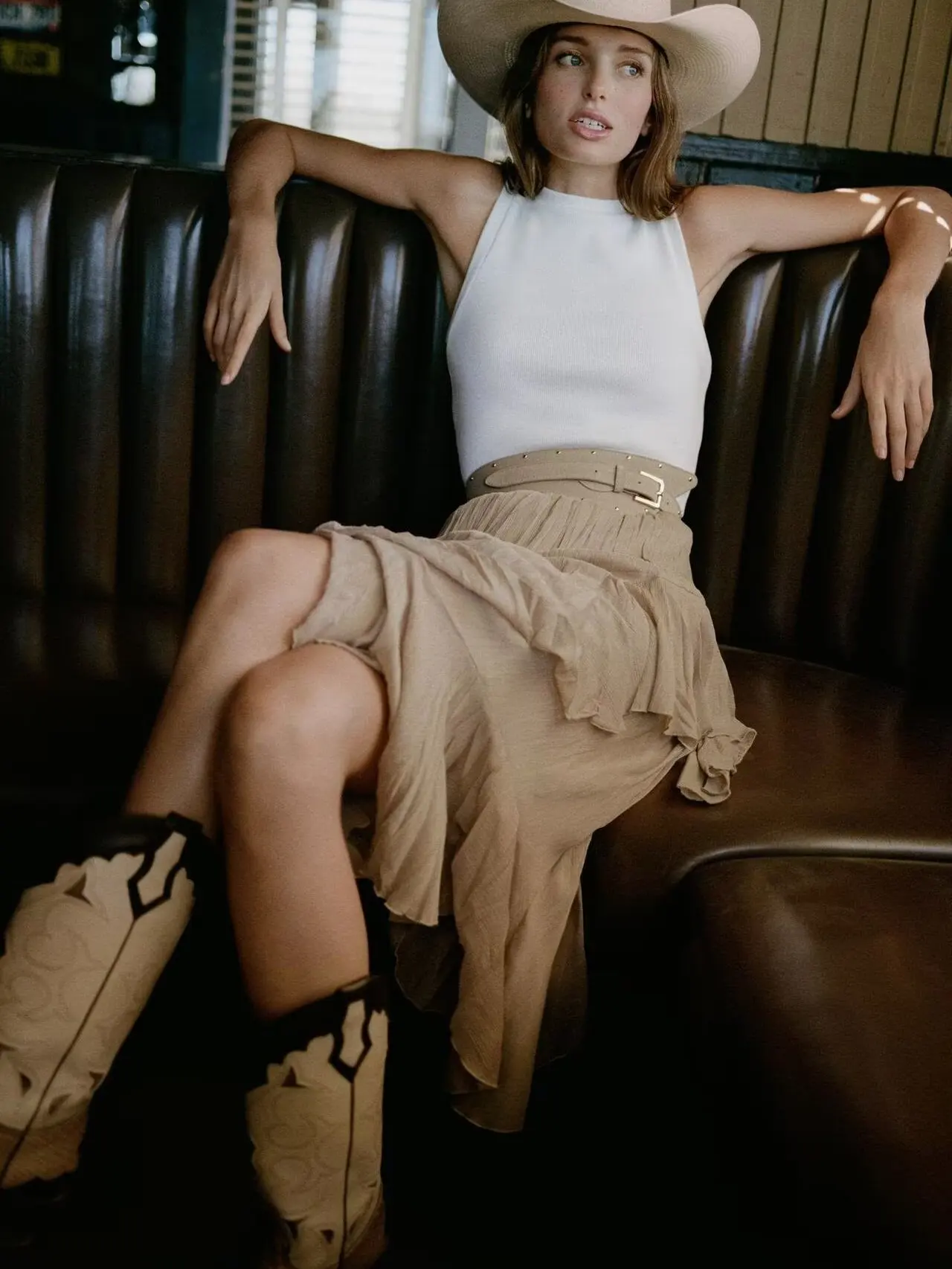 

Летнее новое женское платье без рукавов с круглым вырезом, с поясом, многослойной юбкой и вставками, для 18-25 лет, коллекция Лето 2026