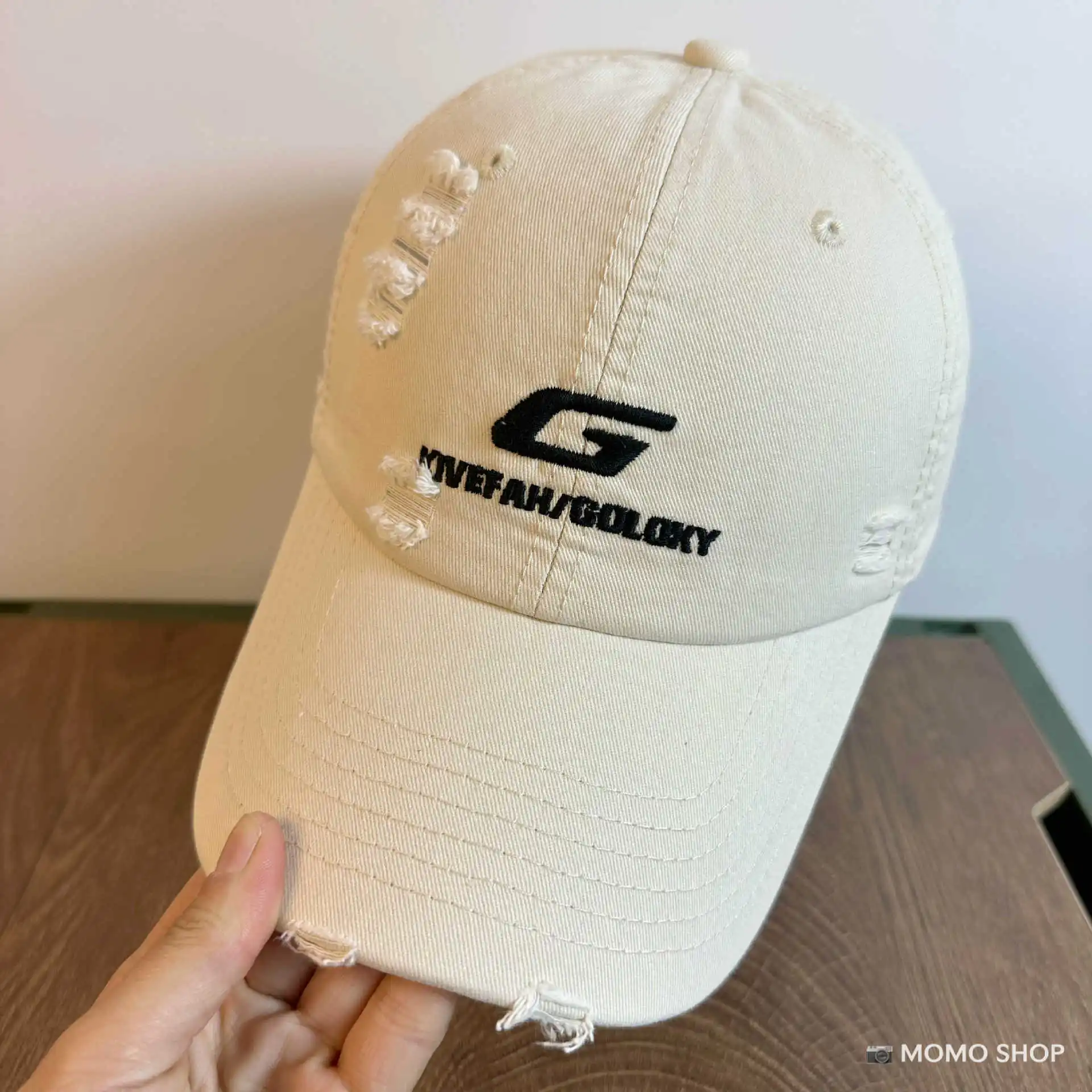 Vintage street-style distressed hip-hop baseball cap for women, featuring a large 'G' embroidered logo, Korean version, trendy b